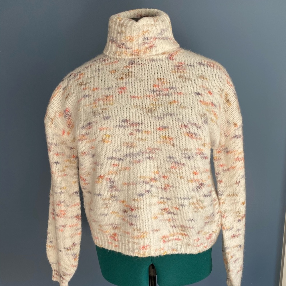 Jessica Simpson sweater